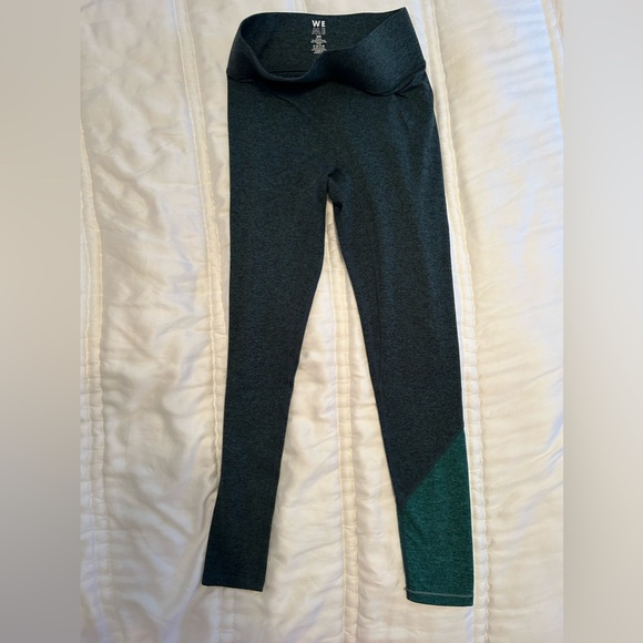 We Wore What Leggings - Size M - dark green - Picture 3 of 4